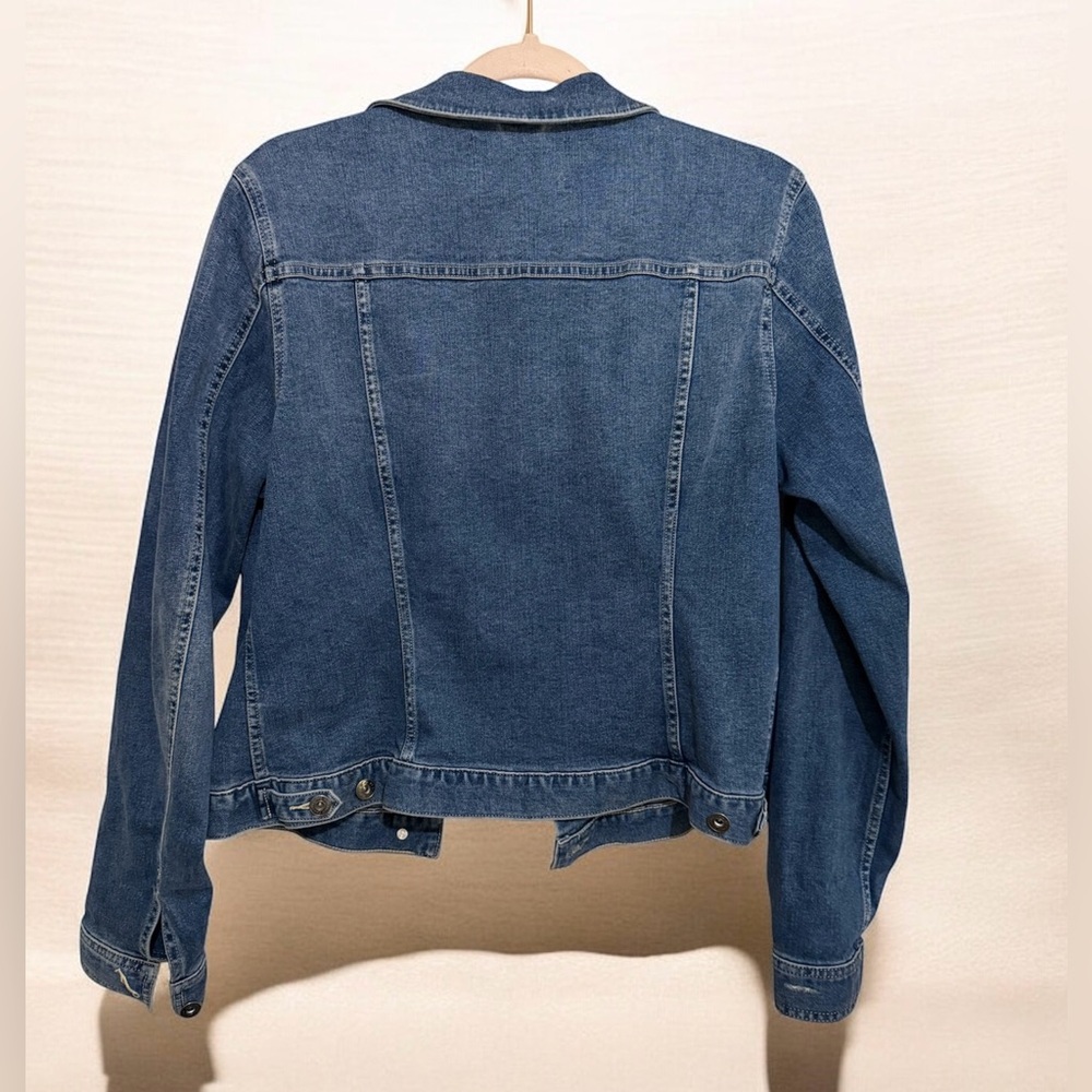 IEC Vince Camuto- Turo Line Denim Jacket. Amazing Stretch in Size Large. - Picture 2 of 8